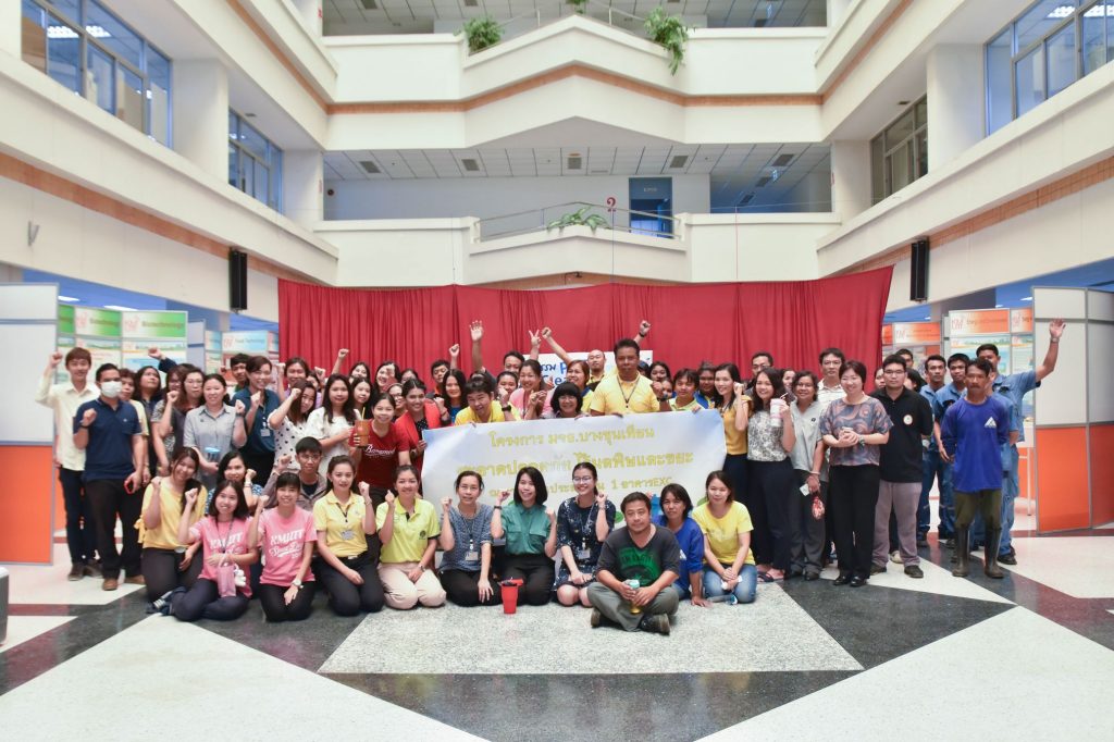 Big cleaning day at KMUTT Bangkhunthein