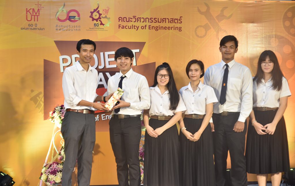 Faculty of engineering give a honor award to green heart team