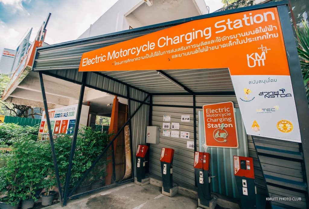 Electric motorcycle charging station