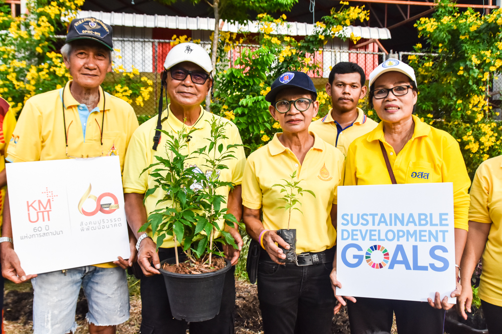 Planting Thong-U-Rai in community around KMUTT