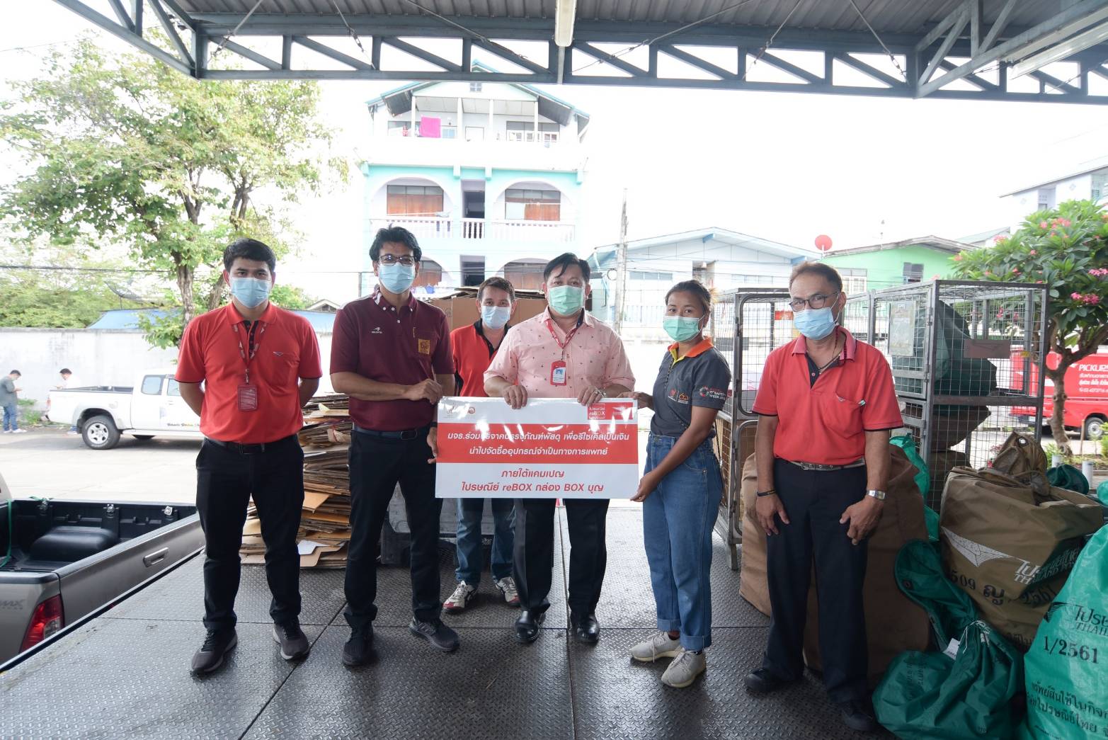 KMUTT Donates Used Cardboard Boxes for Medical Supply…