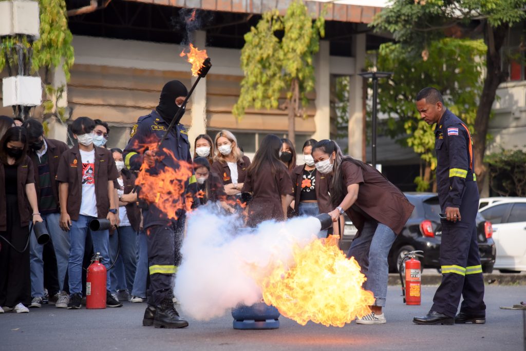 EESH Organizes Basic Firefighting Training for the Faculty of Engineering at KMUTT Bang…