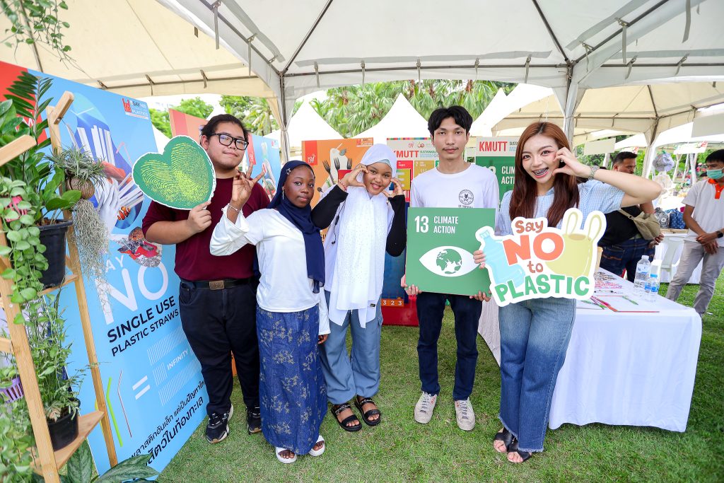 KMUTT Collaborates to Organize Green Market: A Market for Loving the Earth, Promoting…