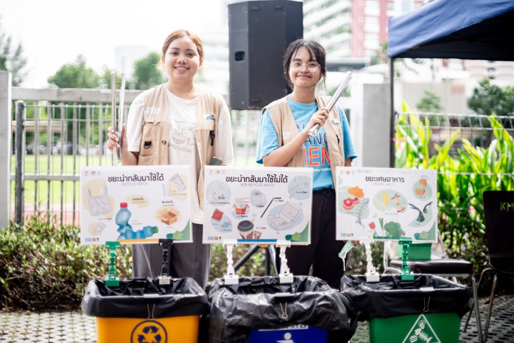 Green Heart Volunteers for Waste Management at the Degree Conferral Rehearsal Ceremony