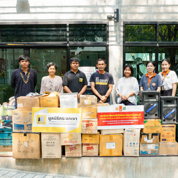 KMUTT Donates Electrical Appliances and Electronics to Mirror Foundation for Computer Project for Children