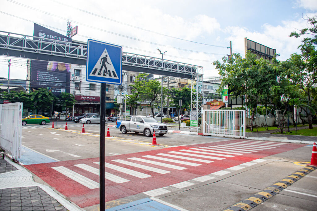 Traffic control signage